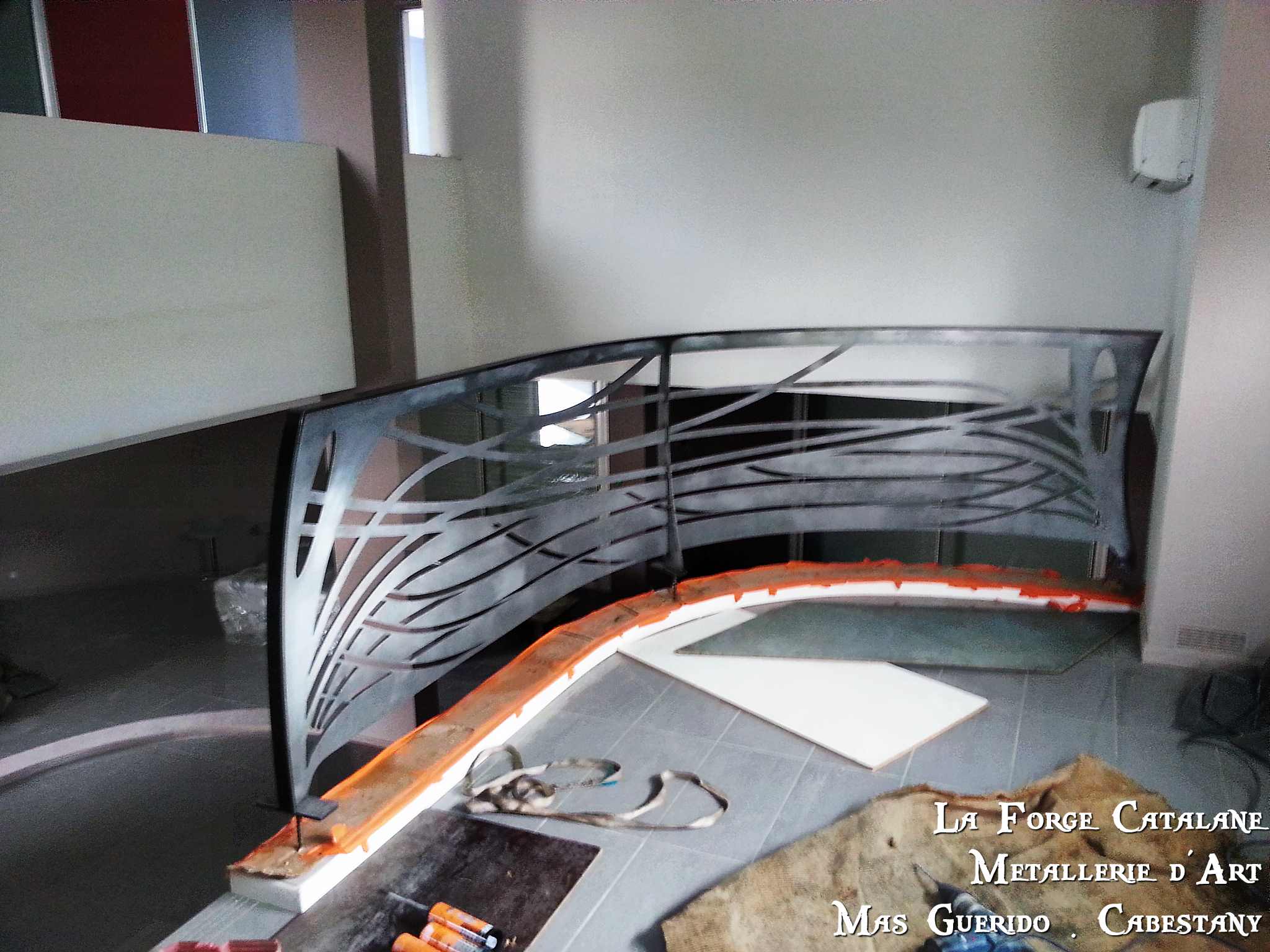 garde corps cintre decoupe laser moderne forge catalane.jpg